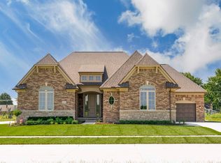 16818 Glenhurst Dr #197, Macomb, MI 48044