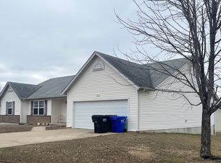 407 Hickory Post Ct, Wentzville, MO 63385