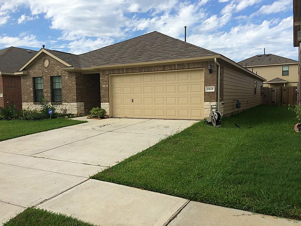 1st image of 19618 Green Oasis Ct