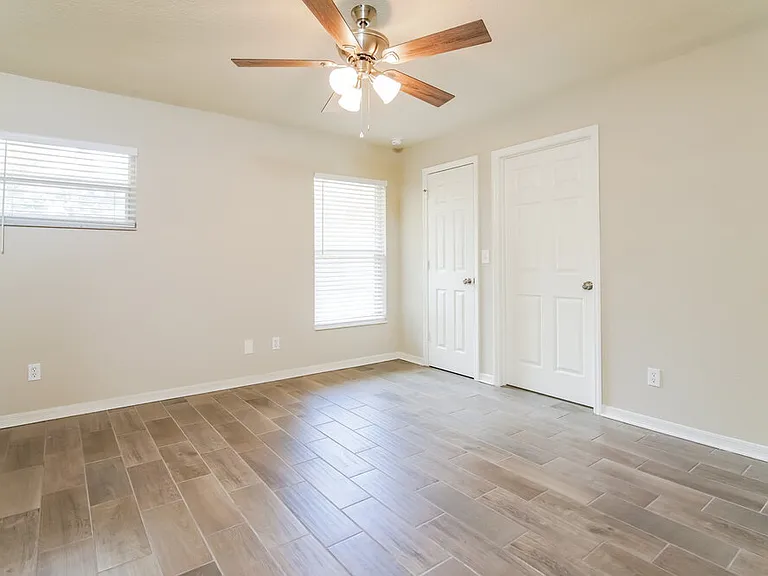 206 Howard Ct — Photo 9