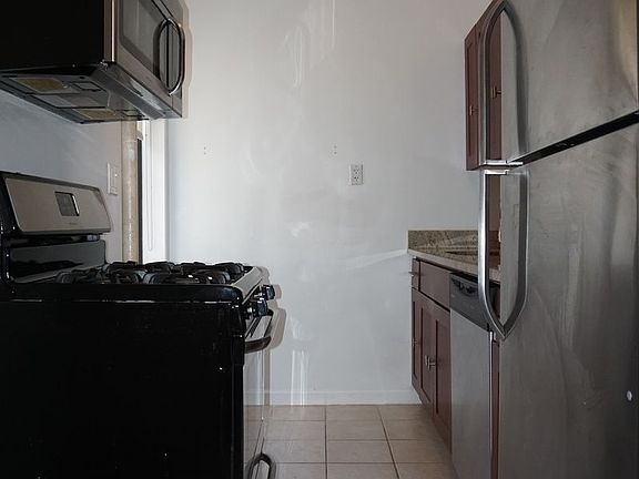 4th image of 901 Washington Ave APT 6H