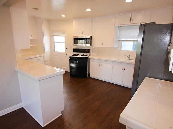 3rd image of 3875 Grandview Pl