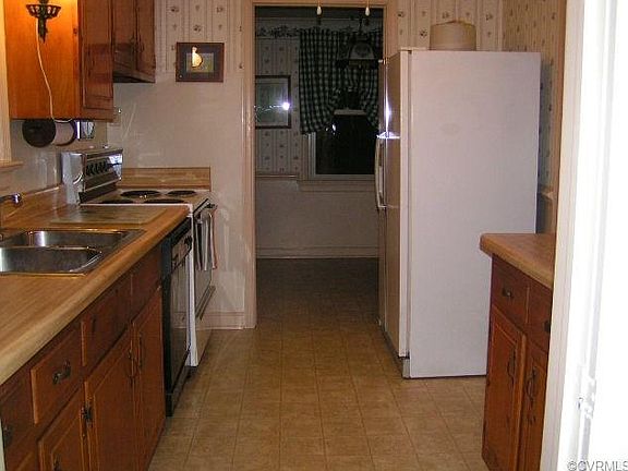 3rd image of 3013 Kenwood Ave