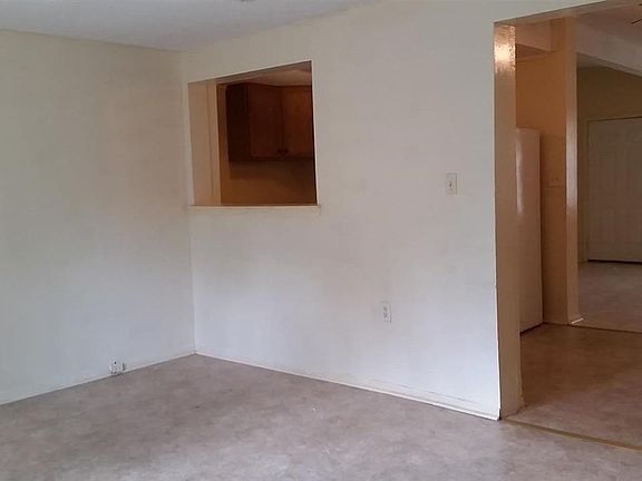 5th image of 5 Gentian Dr