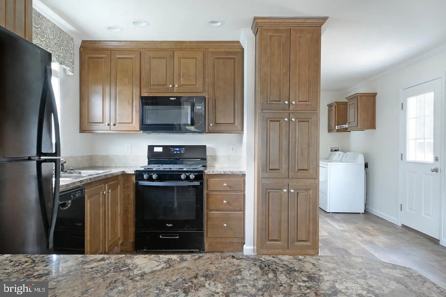 1 bed, 1.0 bath, 928 sqft, $1,350 — Photo 4