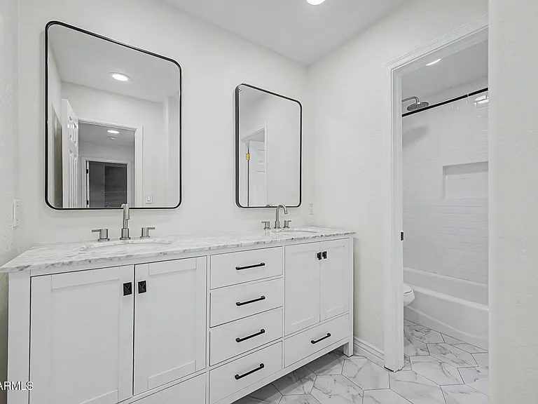 5773 W Shannon St — Photo 33