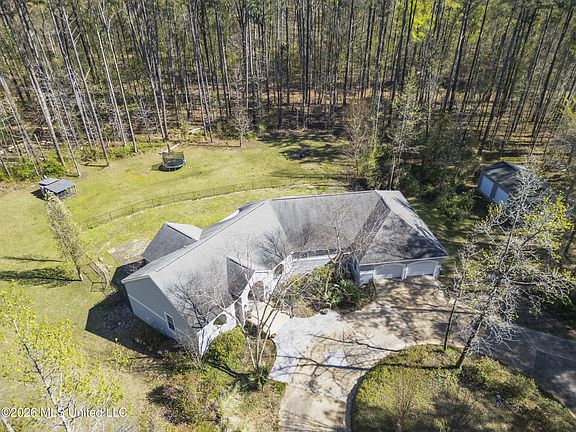 3rd image of 321 Louis Ln