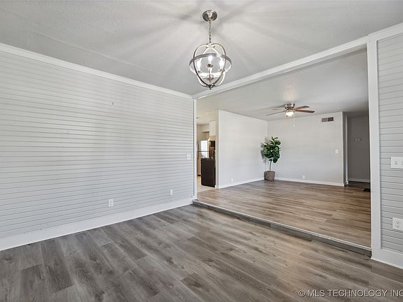 5th image of 2227 S Park St