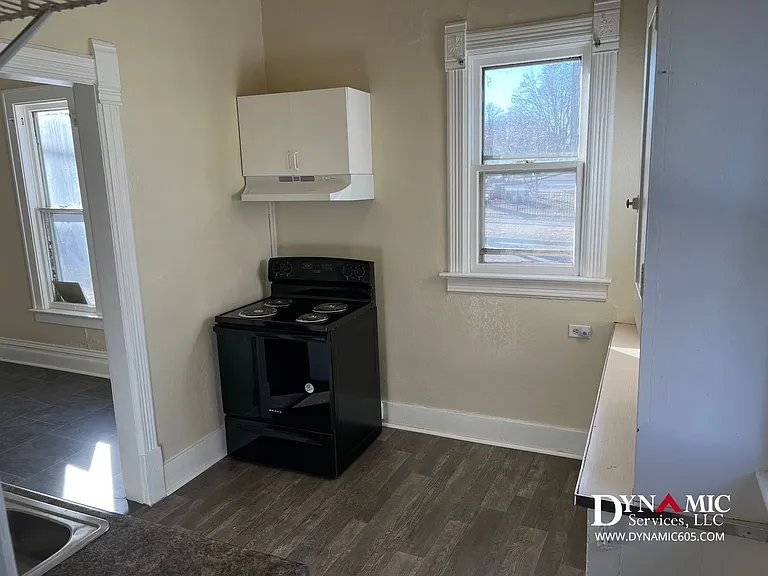 424 W 12th St — Photo 9
