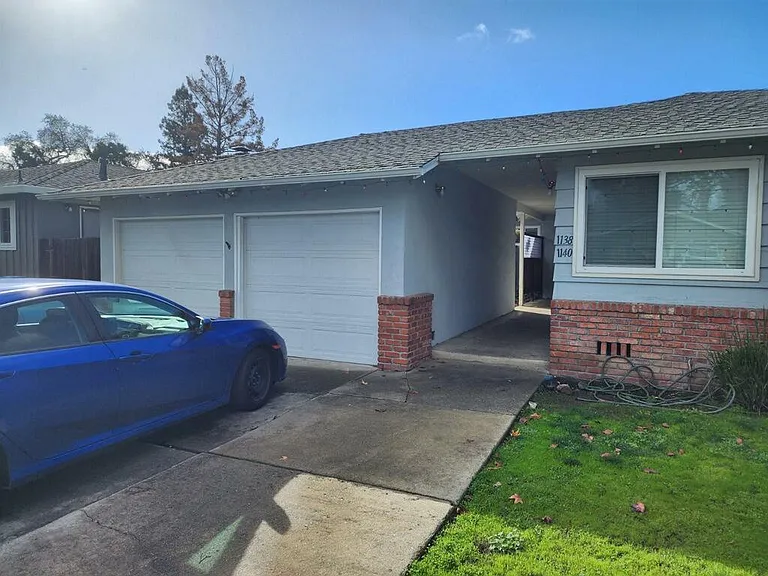 1140 Sanchez Way — Photo 2