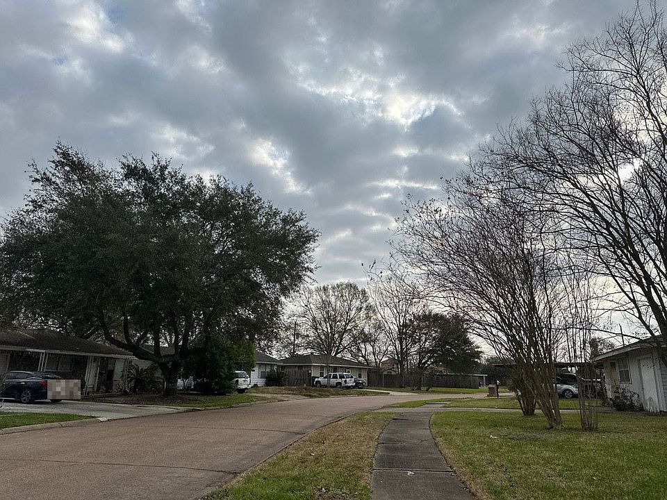 2nd image of 2813 Wentworth Ln