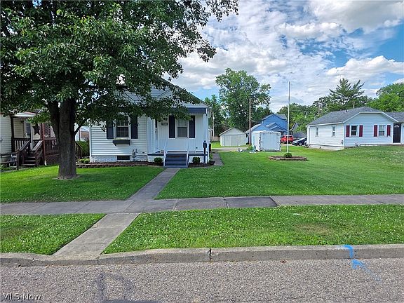3rd image of 415 Winton Ave