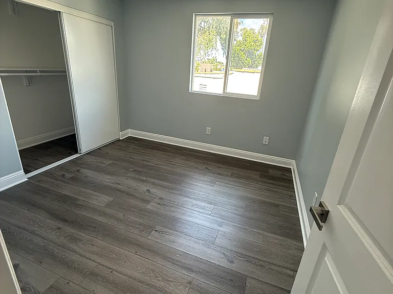 1729 W 84th Pl — Photo 13