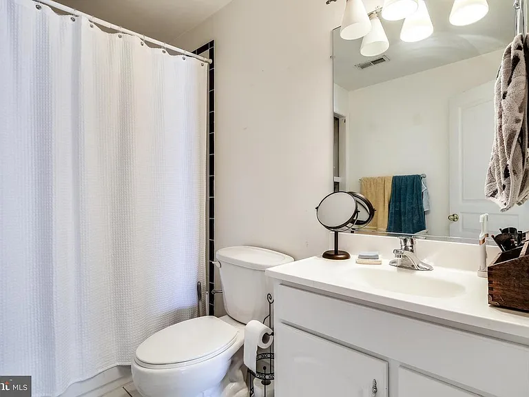 1603 Light St — Photo 15