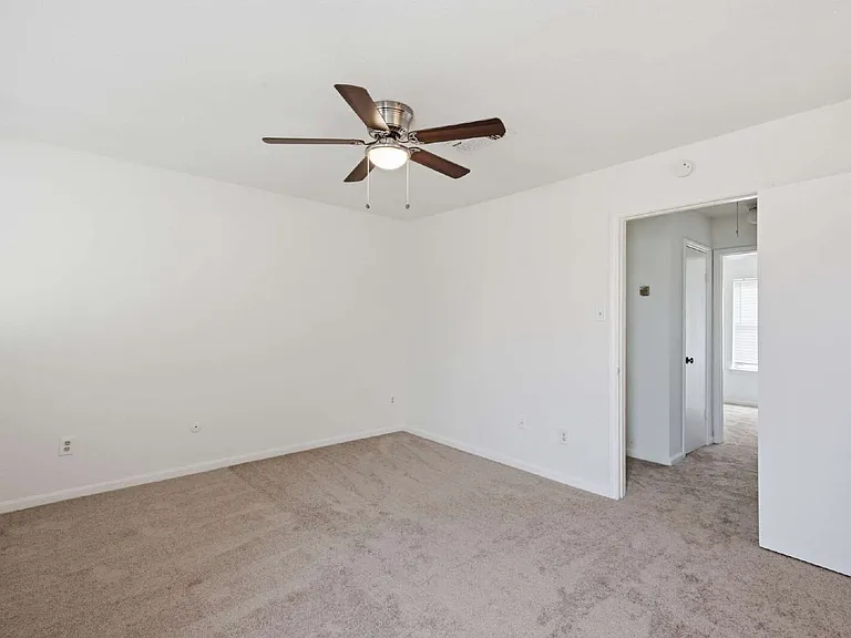 11217 Briar Forest Dr — Photo 16