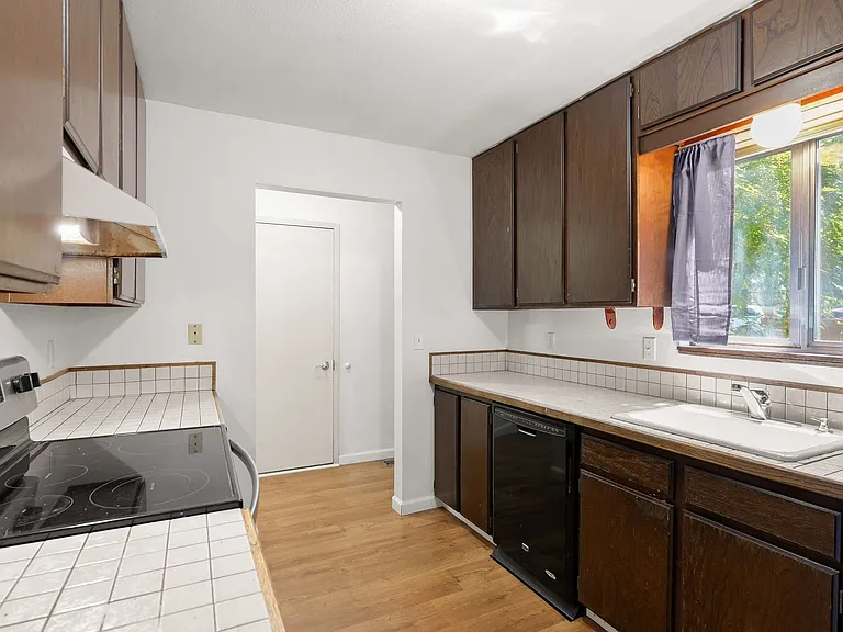 17570 NW Shorewood Dr — Photo 6