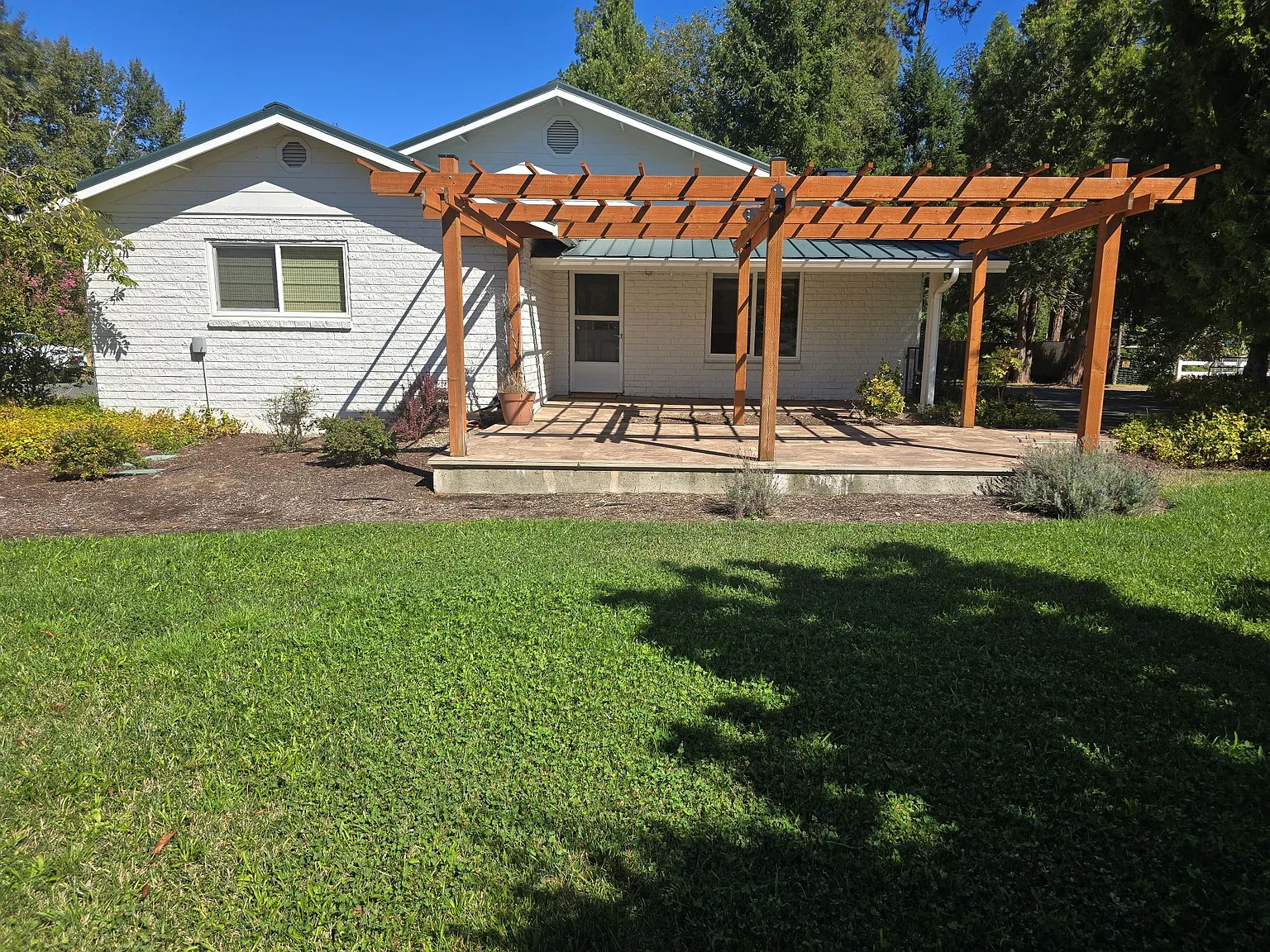 3 bed, 2465 sqft, $2,495 — Photo 1