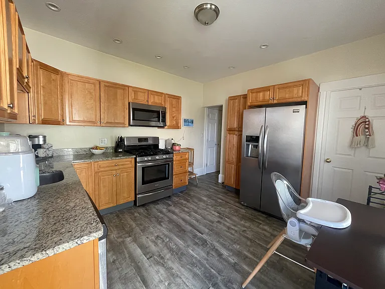 76 Robbins St #1 — Photo 4