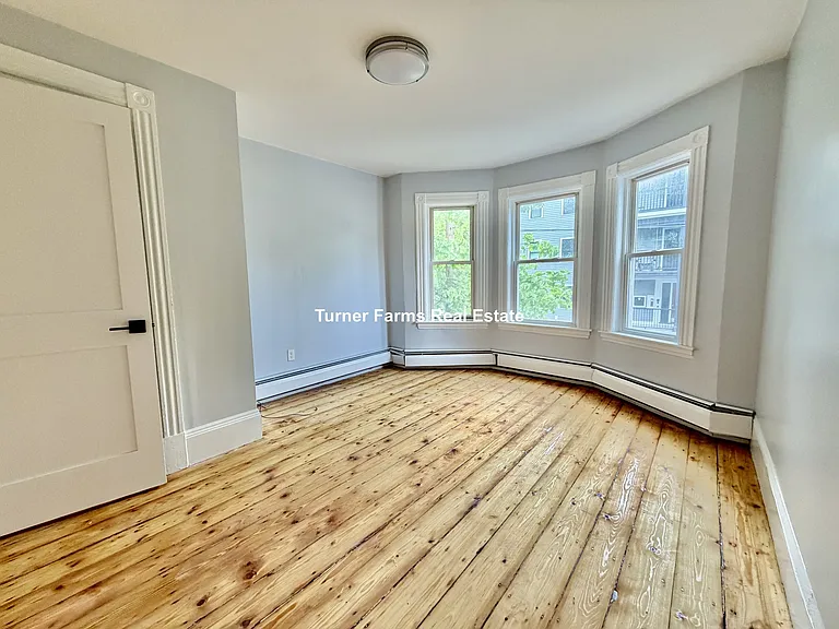 114 Woodstock St — Photo 6