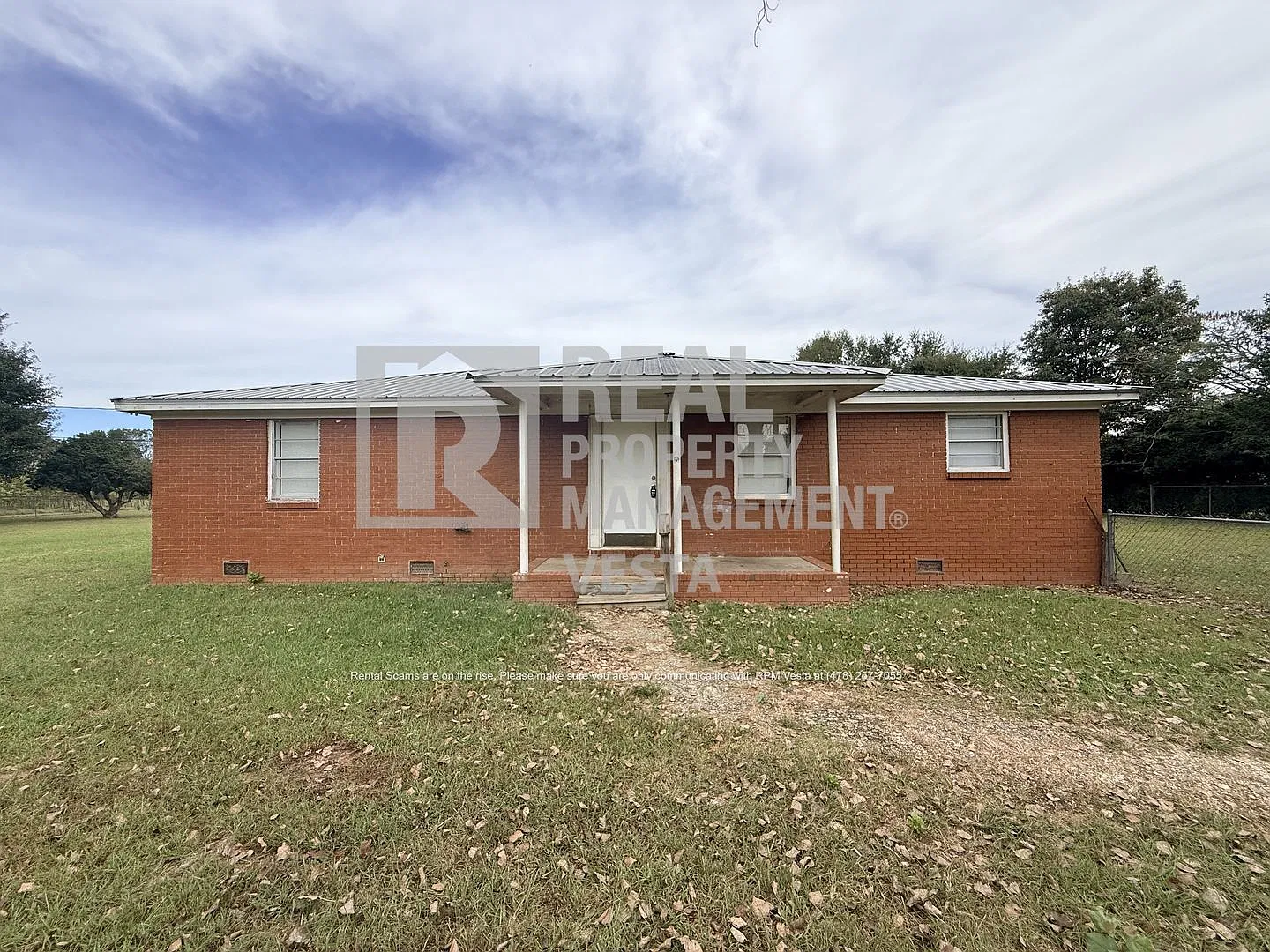 4 bed, 2.0 bath, 1450 sqft, $1,115 — Photo 1