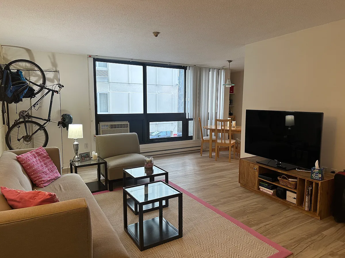 Building Photo - 45 Trowbridge St #1C