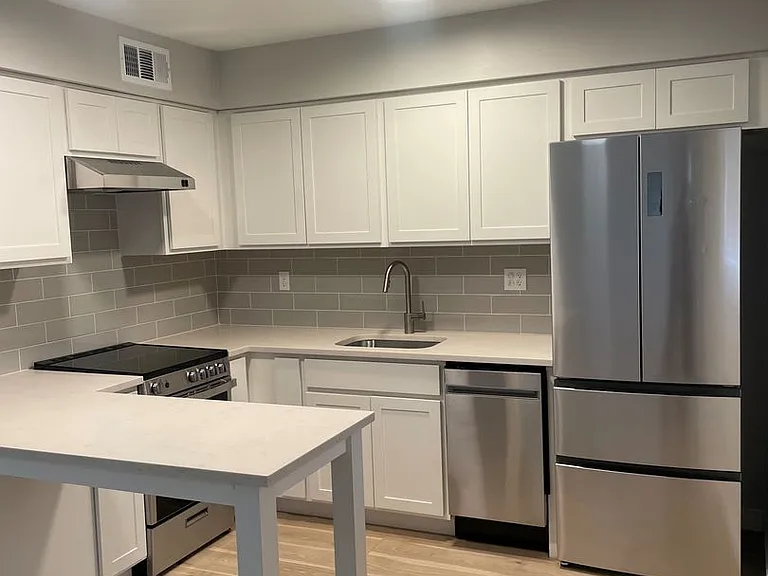 Antilles Apartments — Photo 40
