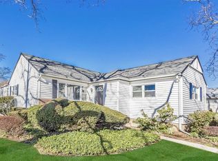 390 Eton Rd, Franklin Square, NY 11010