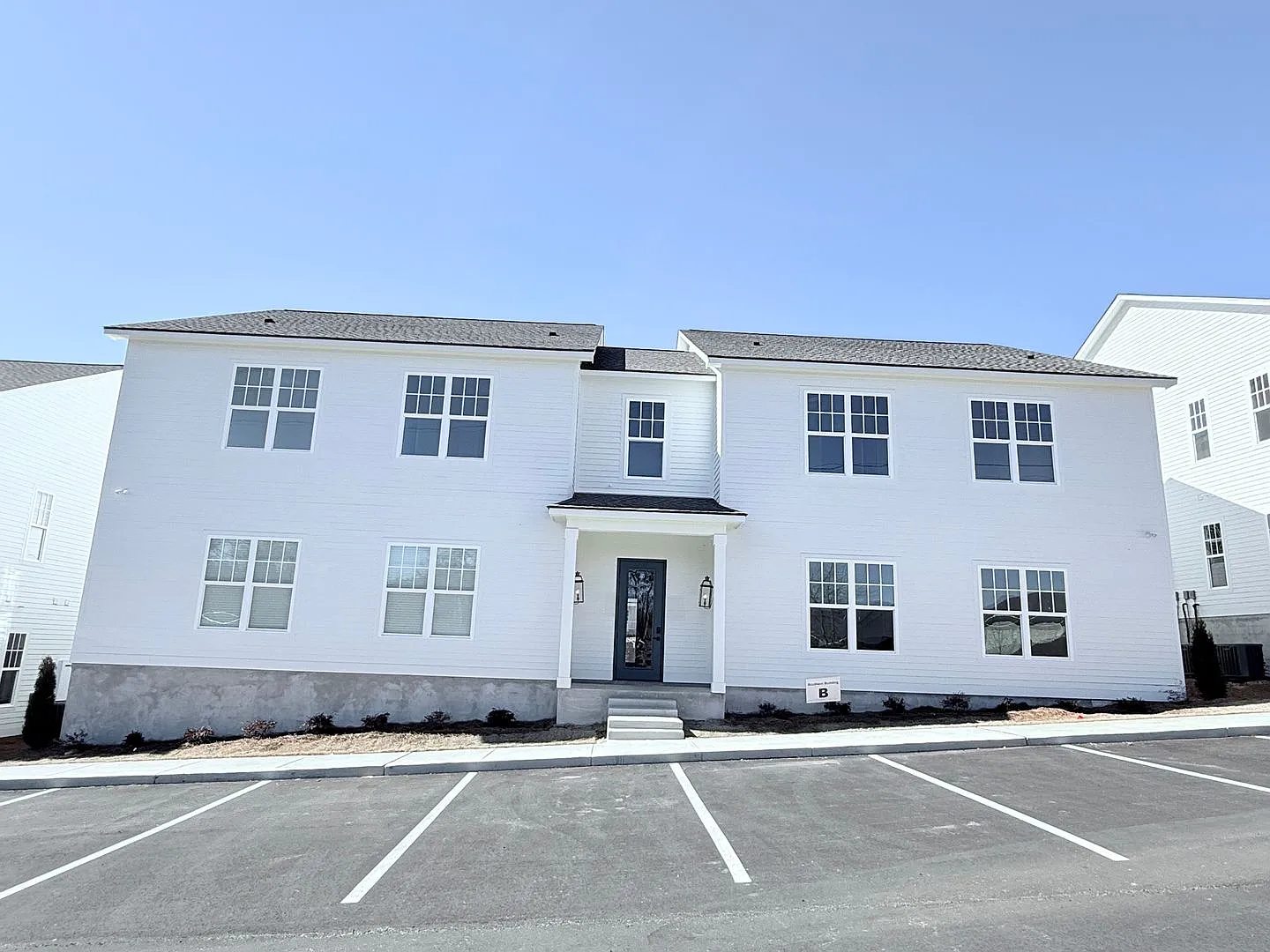 3BD/3BA For Rent at The Southern — Photo 1