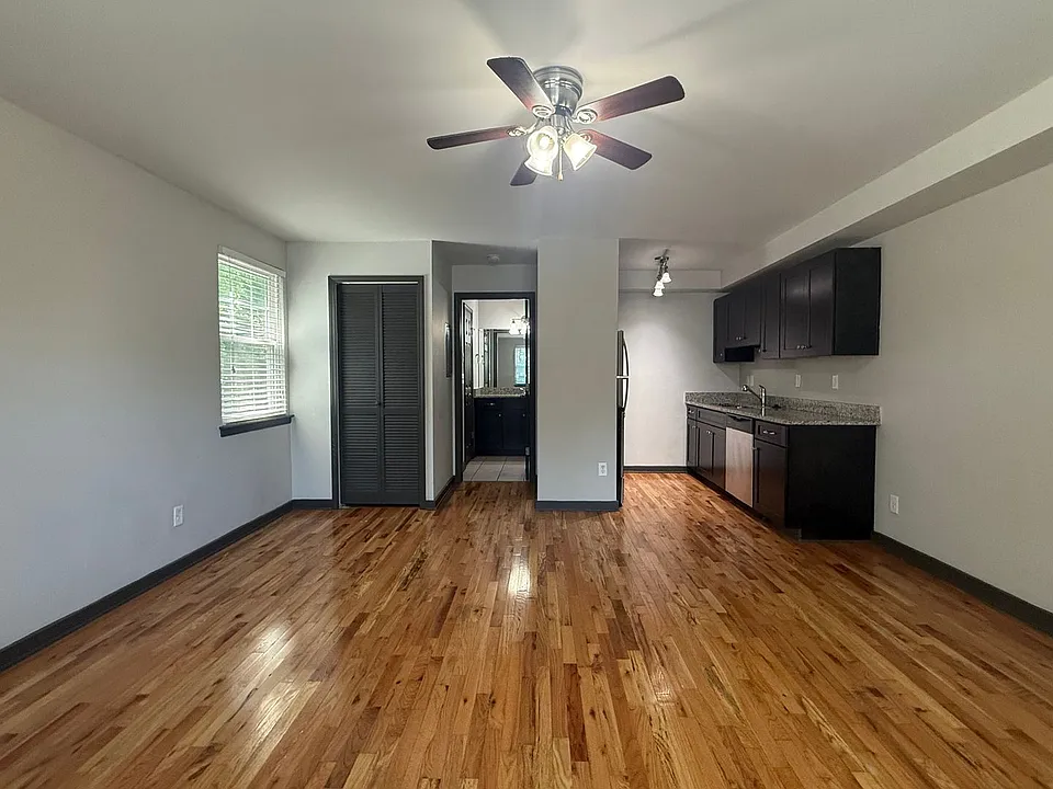 The Ridgewood Apartments in Woodbine - Remodeled Units - Gated Access - Convenient - Ample Parkin...