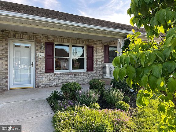 3rd image of 707 Largo Dr