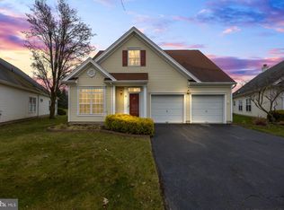 15 Pinflower Ln, Princeton Junction, NJ 08550