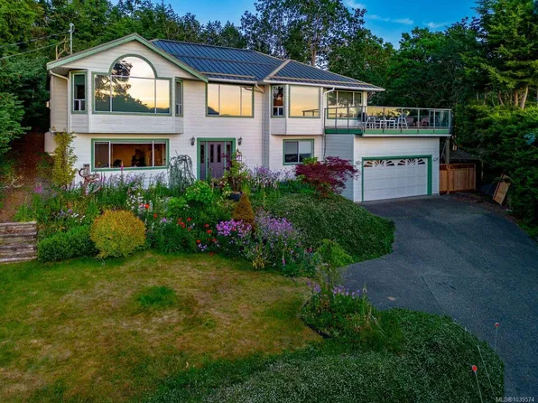 1206 McKenzie Dr, North Cowichan, BC V9L 5R8