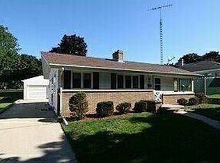 1706 Philippen St, Manitowoc, WI 54220