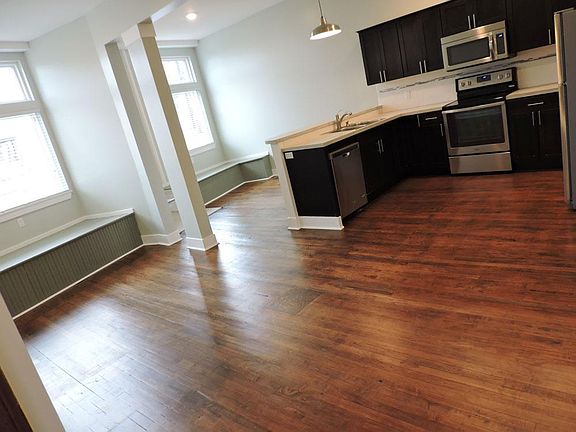 3rd image of 900 Butterworth St SW Lowr A