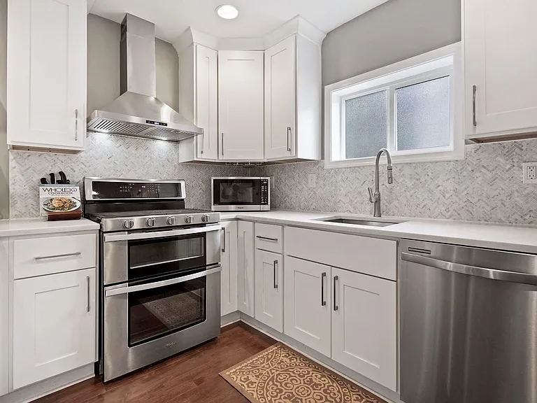 2410 S Dakota Ave NE — Photo 19