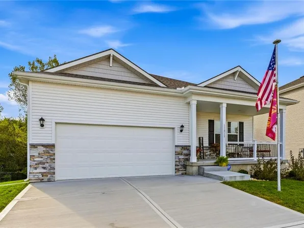 11013 E Ridge Ct, Peculiar, MO 64078
