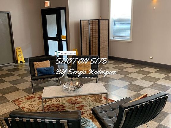 4th image of 3933 N Clarendon Ave #104