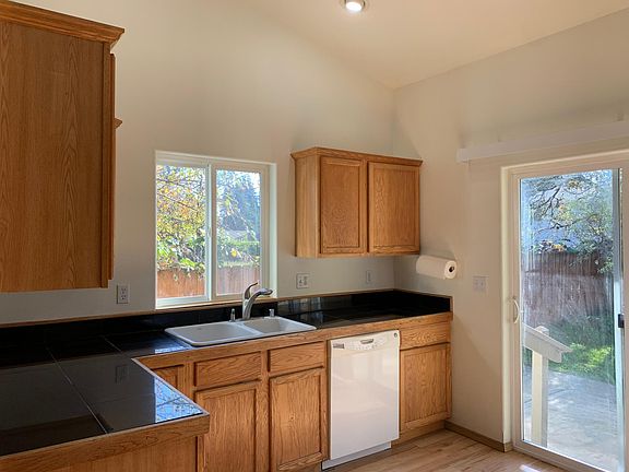 5th image of 4815 College Ln SE