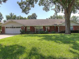 8317 S Shadowood Ave, Broken Arrow, OK 74011