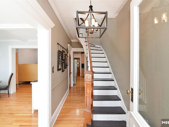 2nd image of 995 E Boulevard