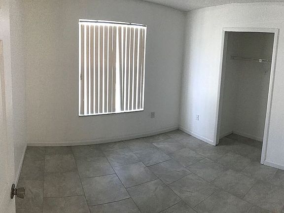 5th image of 2781 Welton Cir
