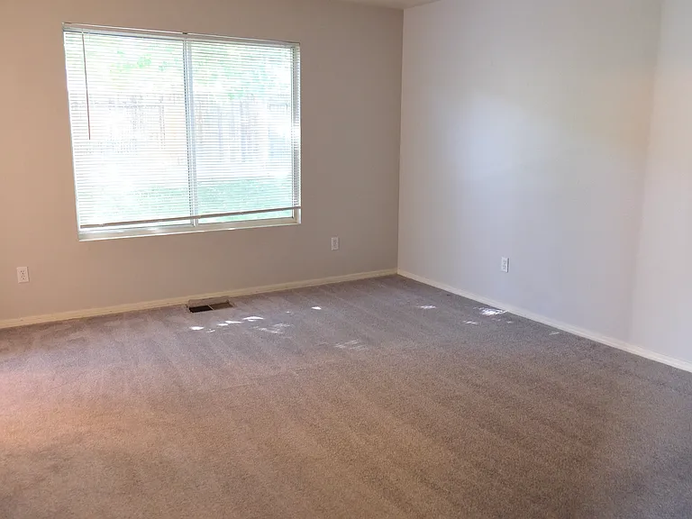 4575 Goodwin Rd — Photo 5