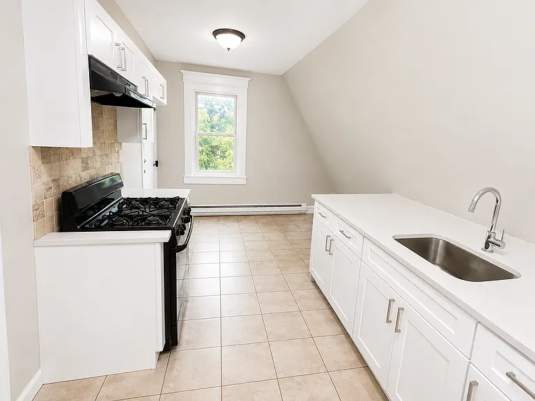 81 S 14th St #3 — Photo 1