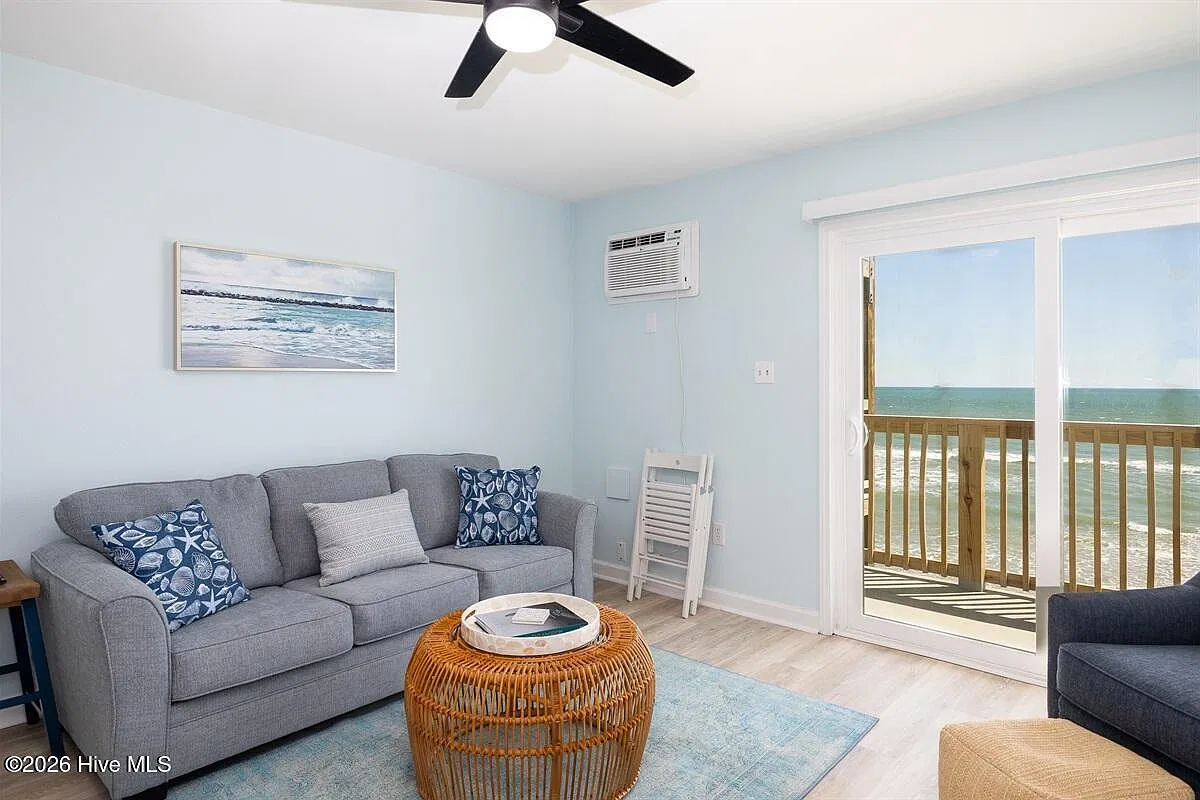 1 bed, 1.0 bath, $1,350 — Photo 4