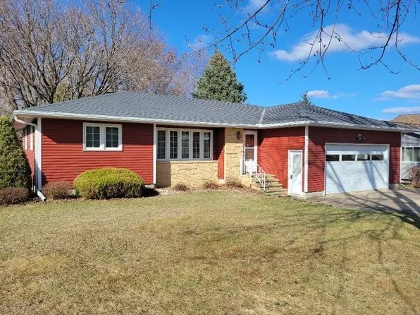 803 Circle Dr, Wells, MN 56097