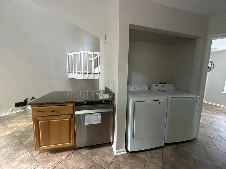 331 Sunflower Ct — Photo 12