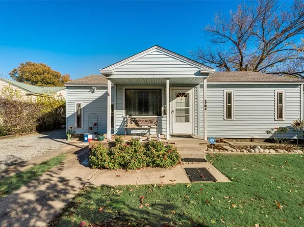 1704 Carolyn St, Irving, TX 75061