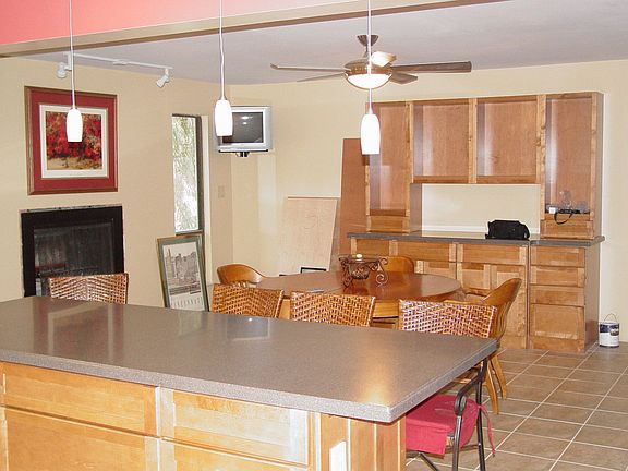 Kitchen Dining Area
