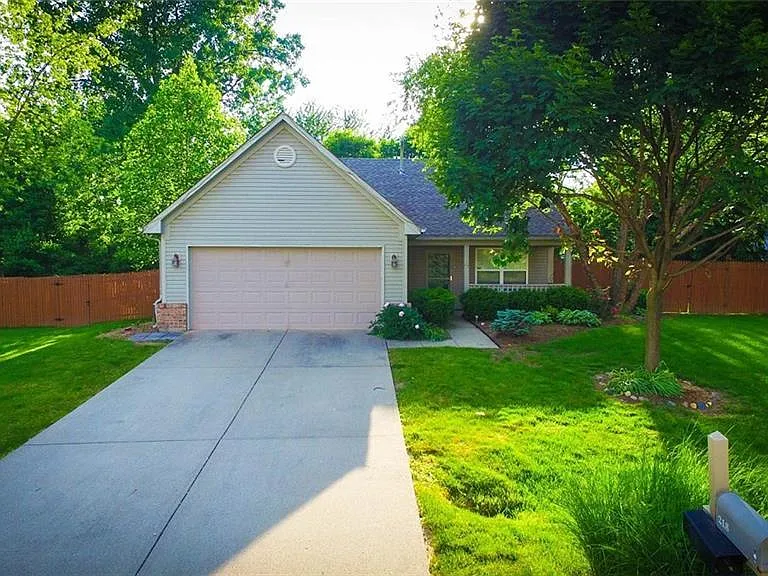 218 Walter Ct — Photo 1