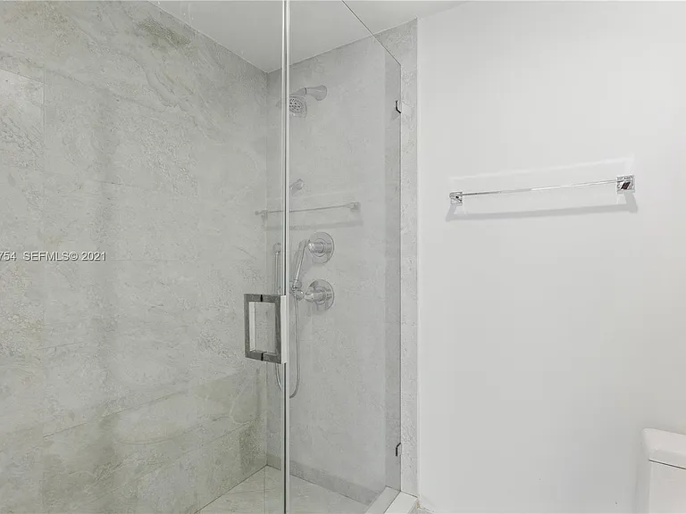 488 NE 18th St #1305 — Photo 7